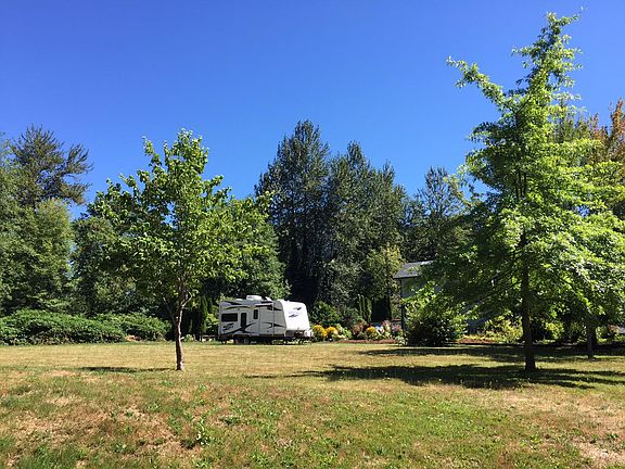 Large lot - RV parking!!!