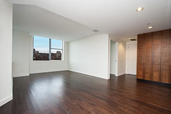 Rented by BLU Real Estate | media 37