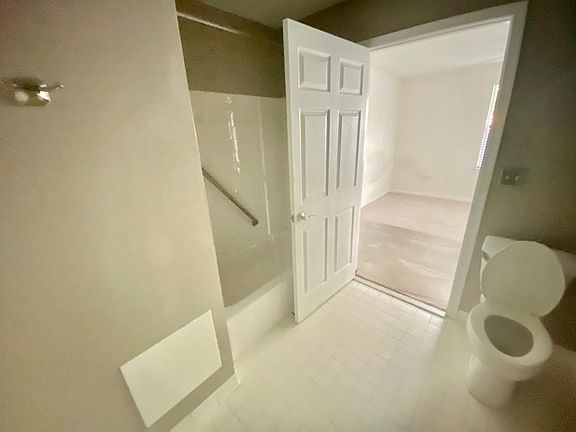 5th image of 10009 Vanderbilt Cir APT 3