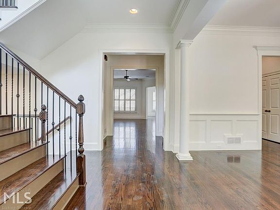 3rd image of 2007 Kensington Green Dr SE