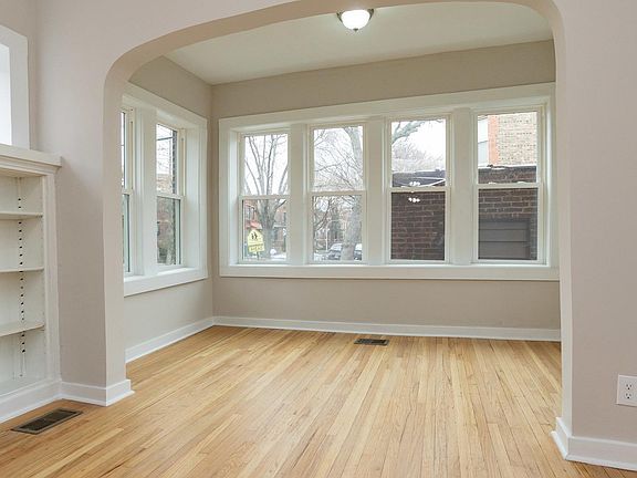 5th image of 3607 N Oakley Ave #1R