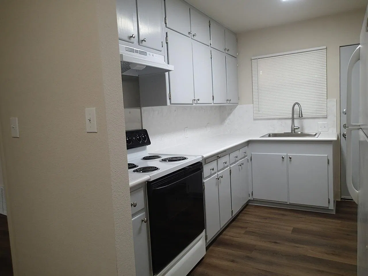 1 bed, 700 sqft, $1,350 — Photo 2