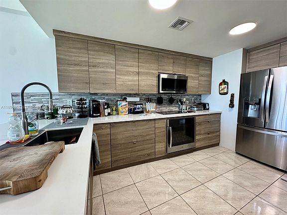 5th image of 6580 Indian Creek Dr #404S