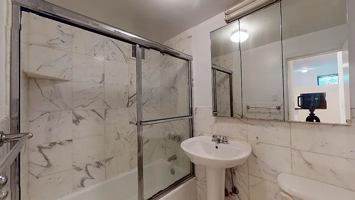 Rented by Bond New York | media 6