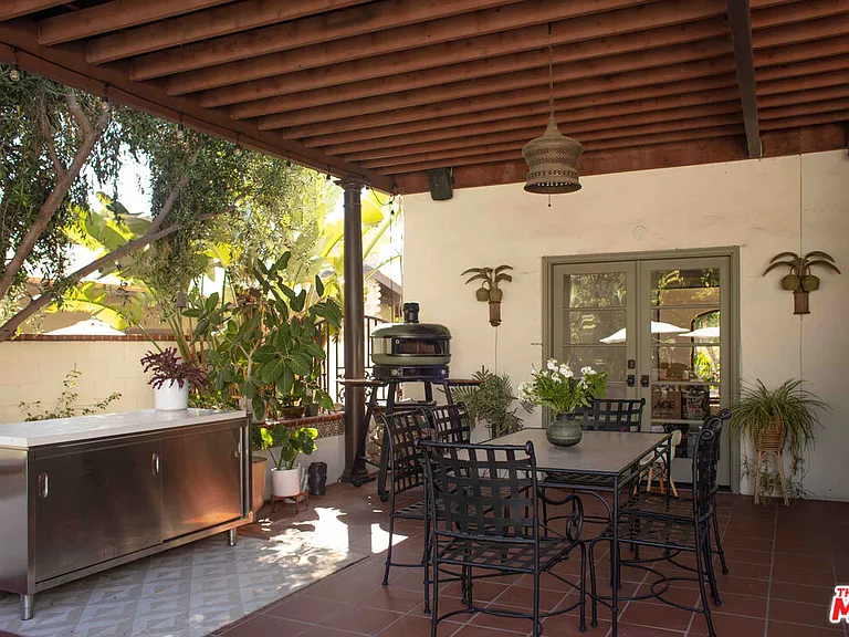 5662 Berkshire Dr — Photo 24