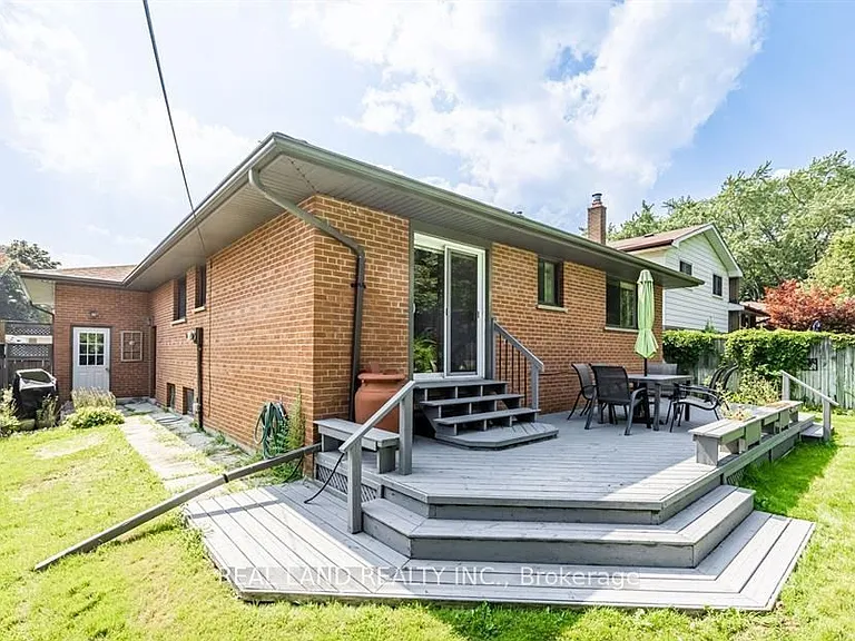 274 Timothy Ct #UPPER — Photo 32