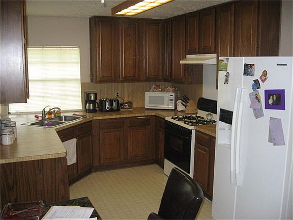 4th image of 22518 Braken Manor Ln