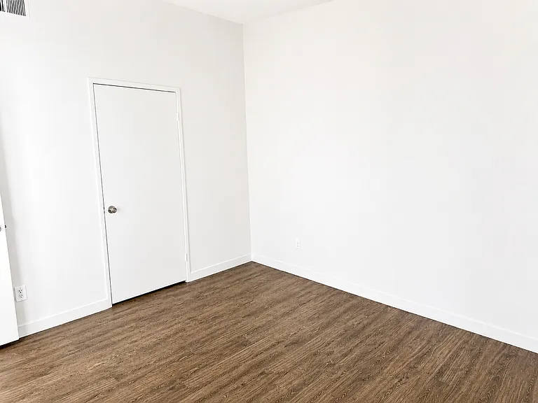 14805 Magnolia Blvd — Photo 25