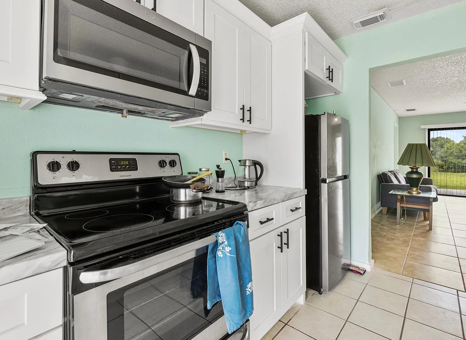 2 bed, 1.0 bath, 908 sqft, $2,100 — Photo 4