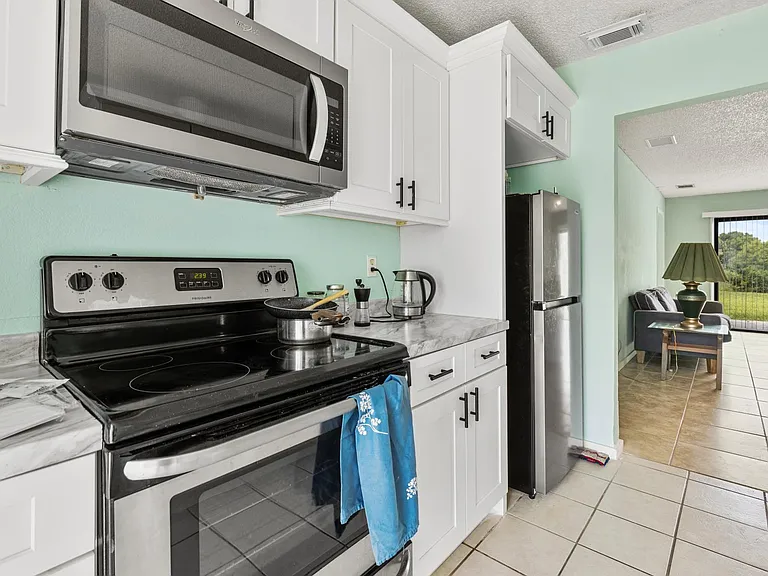 603 SW Jeanne St — Photo 4