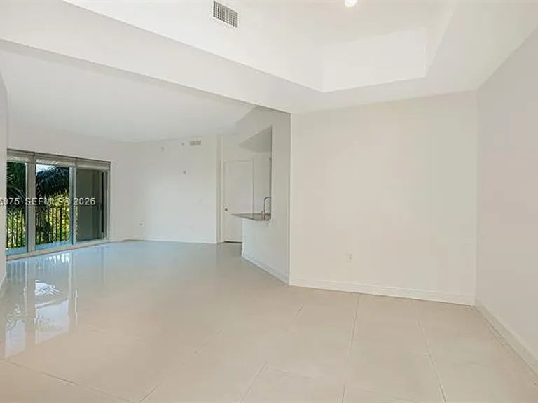 20000 Country Club Dr #412 — Photo 6