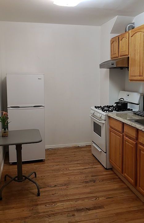 2nd image of 3747 59th St #4B