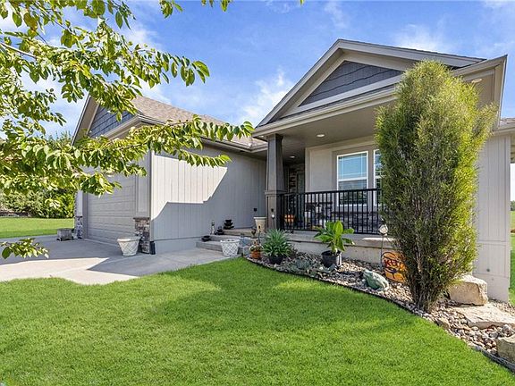 2nd image of 15109 Linden Ct