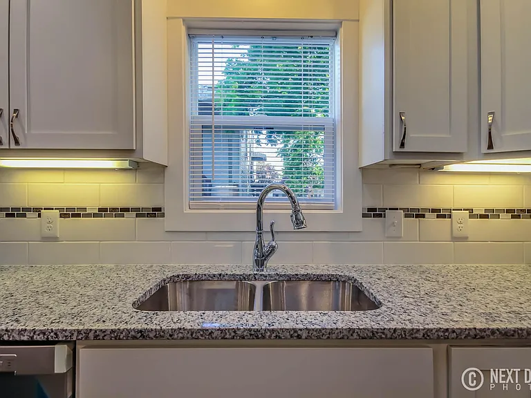 112 Gunnison Ave SW — Photo 4