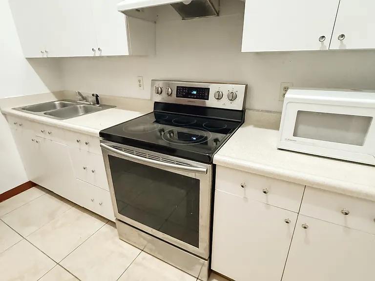 1818 NW Couch St #3 — Photo 6