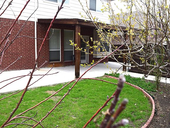 4th image of 4840 Park Brook Dr