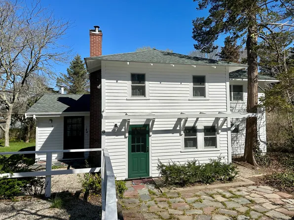 8 Orchard Street, Woods Hole, MA 02543