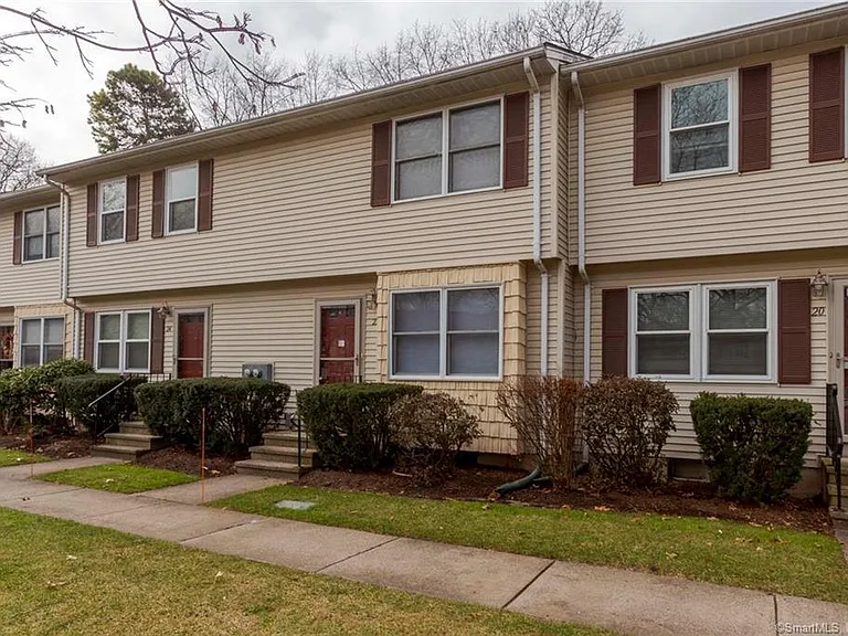 22 Windwood Dr #22 — Photo 2