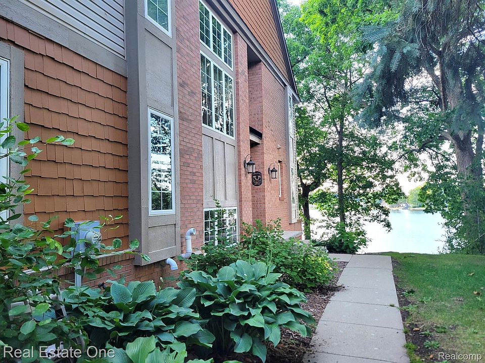 1st image of 3082 Bay Front Ct #1