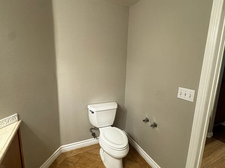 10715 Camarillo St #101 — Photo 19