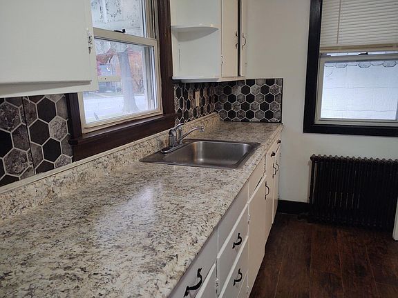 3rd image of 194 Willow St