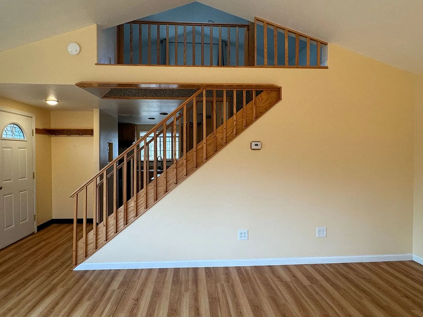 Single Family Home with 1 Bedroom 1.5 Bathroom — Photo 3