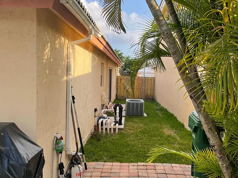 15453 SW 139th St — Photo 53