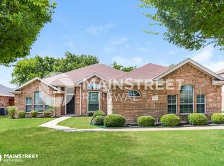 700 Shady Meadow Ln, Glenn Heights, TX 75154