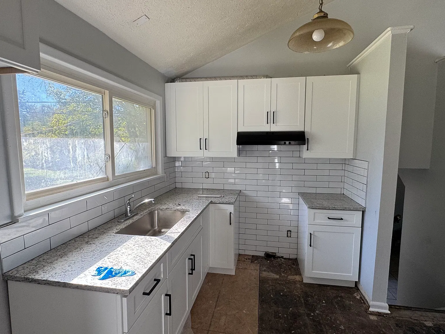 3 bed, 1.5 bath, 1294 sqft, $1,650 — Photo 3
