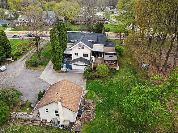4th image of 3376 Darrow Rd