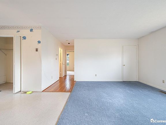 3rd image of 904 Tyree St