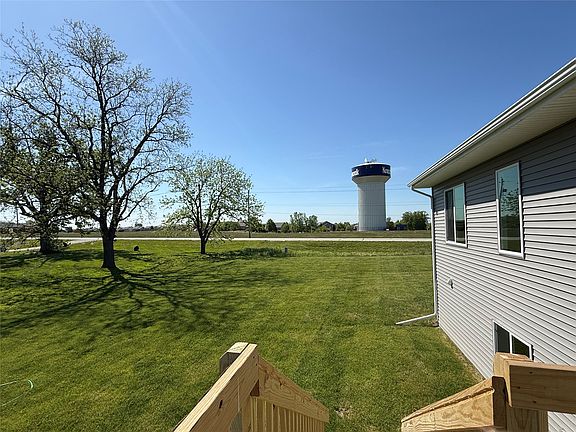4th image of 900 Walnut Dr