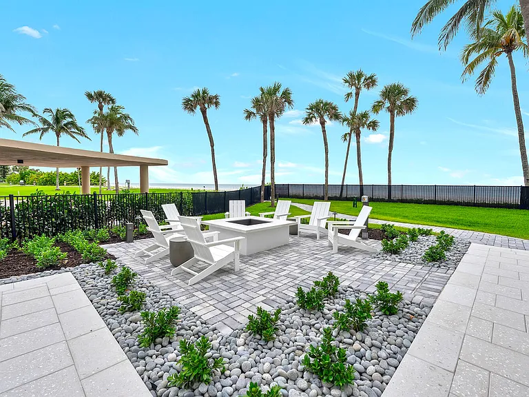 4001 Gulf Shore Blvd N — Photo 35