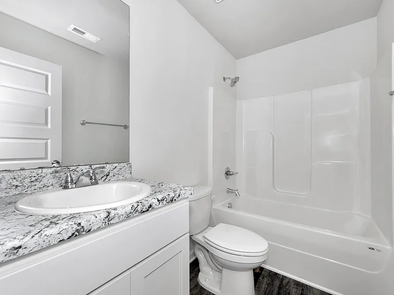 4021 Ryan Dr SW — Photo 8