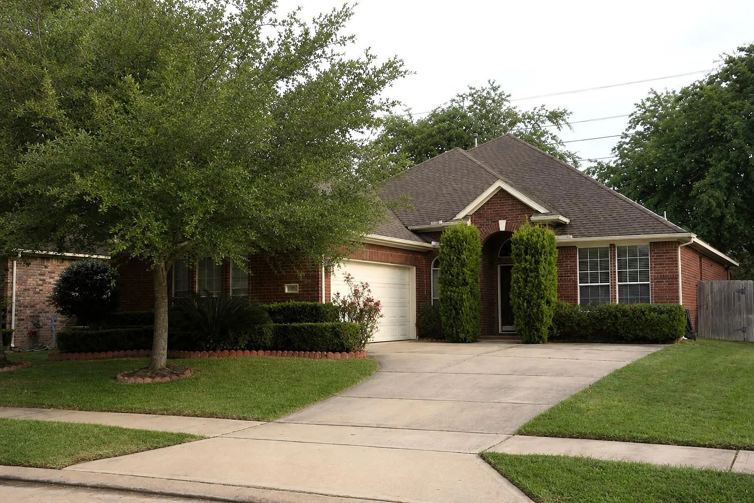 3 bed, 2.0 bath, $2,200 — Photo 1