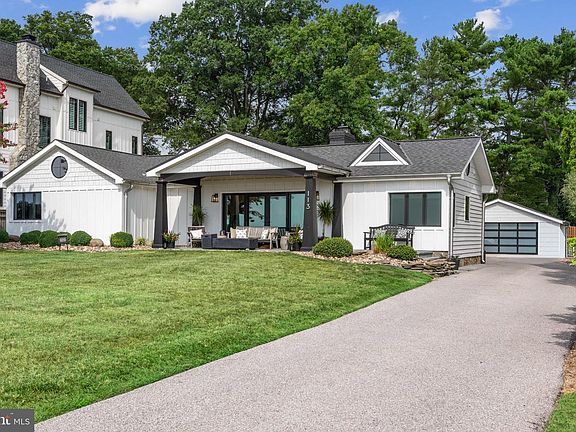 3rd image of 113 Bay Dr
