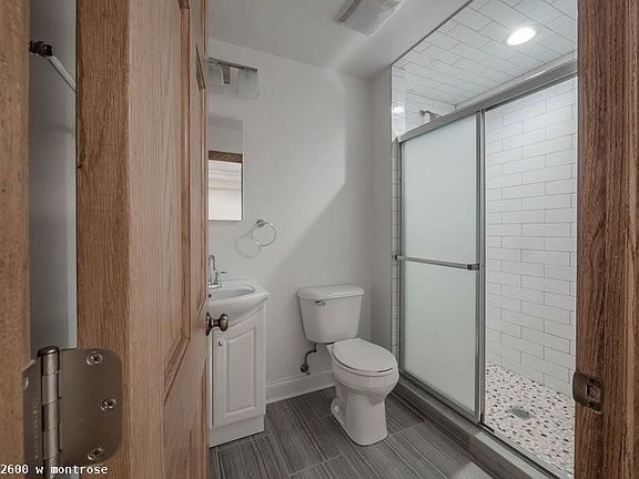 5th image of 2600 W Montrose Ave #1425