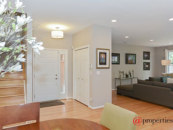 Foyer/Living Room