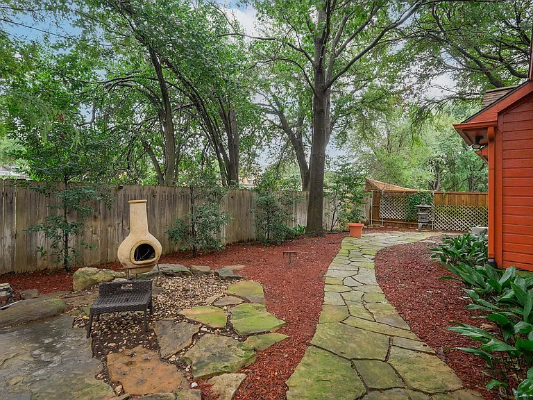 1717 Parkwood Dr — Photo 26