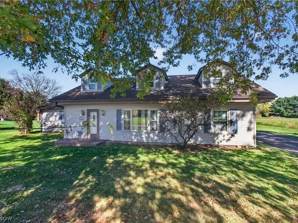 445 W 7th St, Zoar, OH 44697