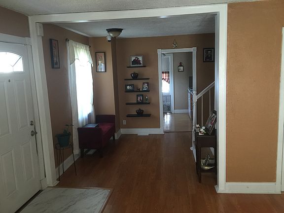 3rd image of 3562 Sharpley Ave