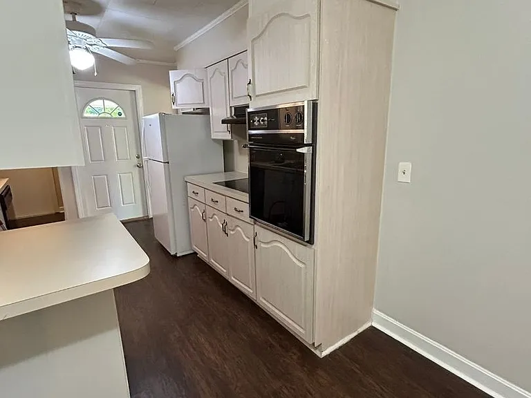 523 Colonial Dr — Photo 45