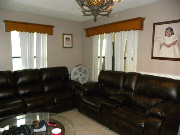 4th image of 1215 Miracle Dr.