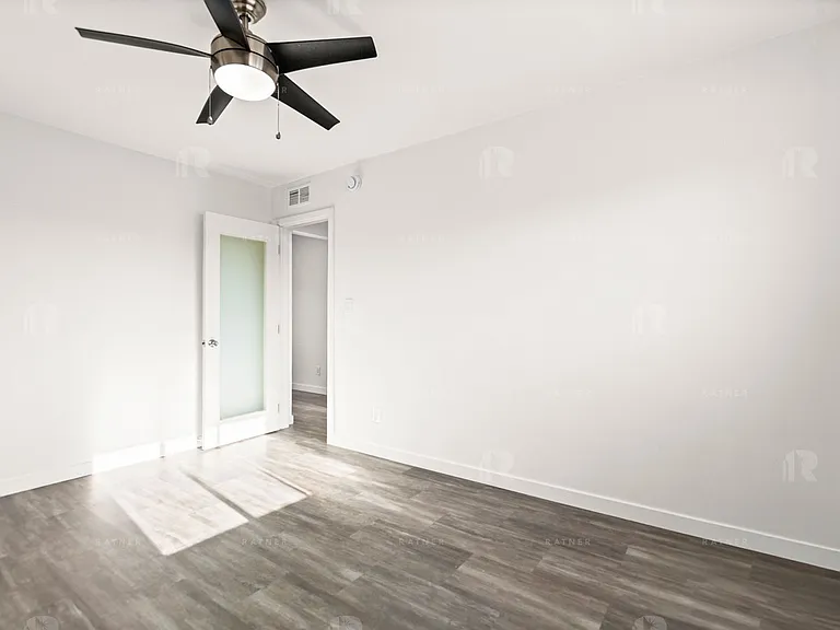 (AR/GA/YO:B) 7259 Willoughby Avenue — Photo 13