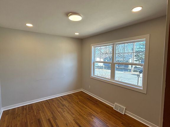 4th image of 1810 Logan St