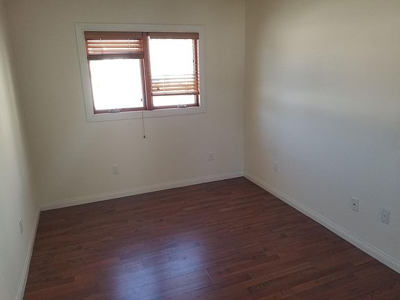 5th image of 1429 Centinela Ave