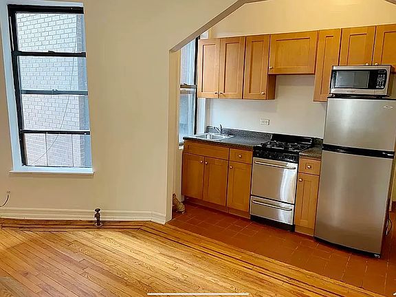 2nd image of 635 E 9th St APT 10
