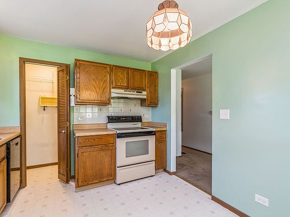 4th image of 322 N Thornwood Dr #322