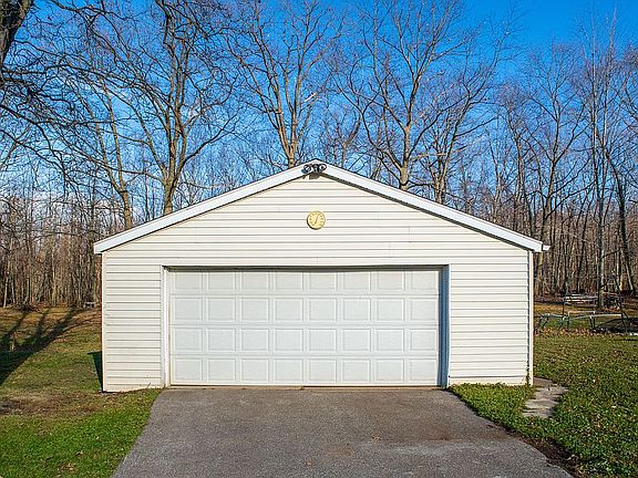3rd image of 909 Villa Sites Ave