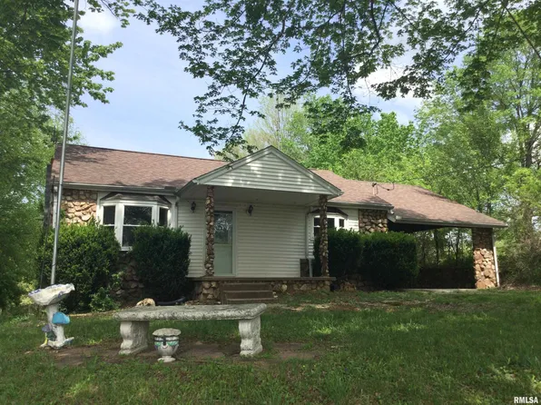 306 Elm St, Dongola, IL 62926